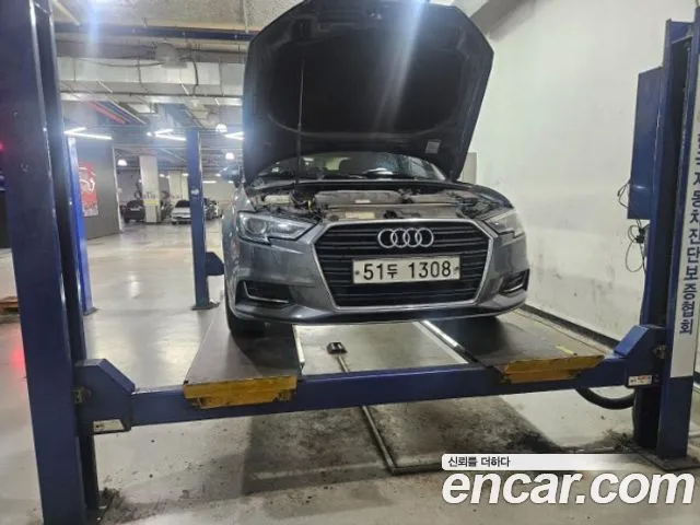Audi A3 2018 — photo 1