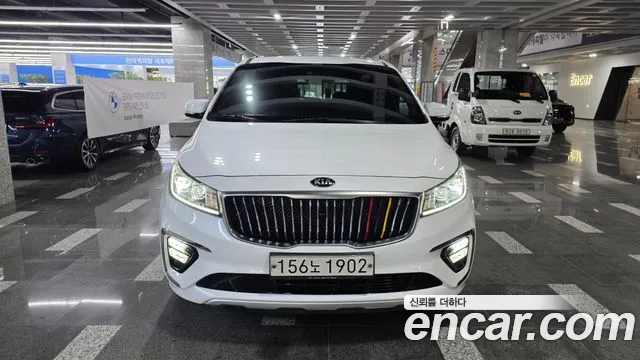 Kia Canival 2020 — photo 1
