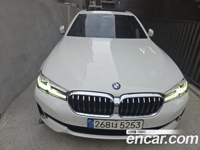 BMW 5-Series 2022 — photo 1
