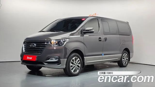Hyundai Starex 2019 — photo 1
