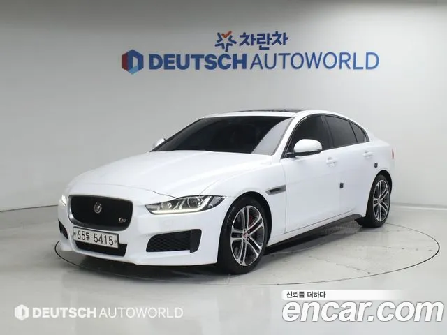 Jaguar XE 2017 — photo 1