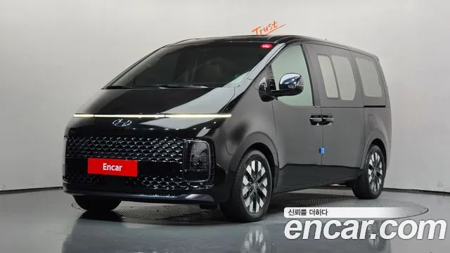 Hyundai Staria 2022 — photo 1