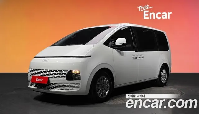 Hyundai Staria 2025 — photo 1