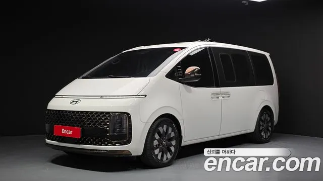 Hyundai Staria 2022 — photo 1