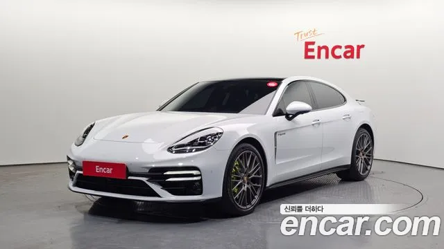 Porsche Panamera 2023 — photo 1