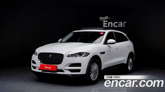 Jaguar F-PACE 2018 — photo 1