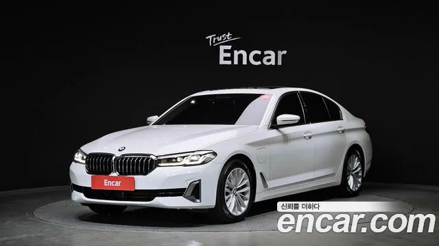 BMW 5-Series 2021 — photo 1