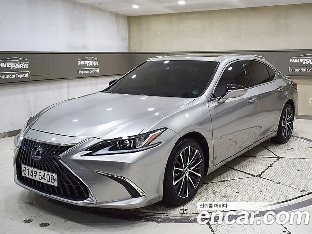 Lexus ES 2022 — photo 1