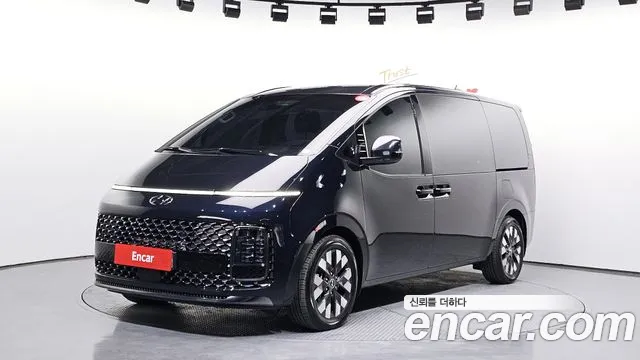 Hyundai Staria 2022 — photo 1