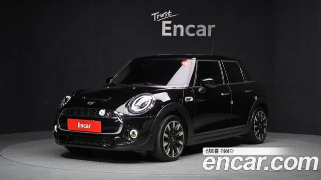 Mini Cooper 2020 — photo 1