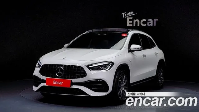 Mercedes-Benz GLA-Class 2022 — photo 1