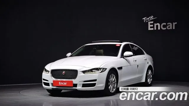 Jaguar XE 2017 — photo 1