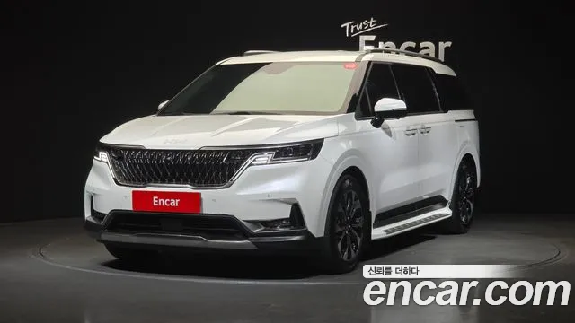 Kia Canival 2023 — photo 1