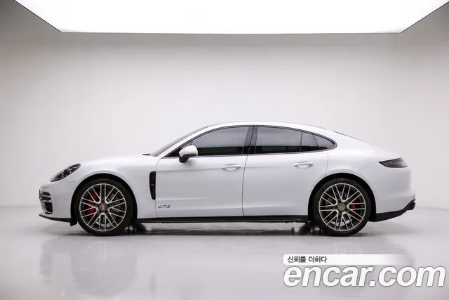 Porsche Panamera 2022 — photo 1