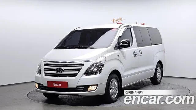 Hyundai Starex 2017 — photo 1