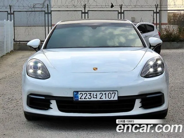 Porsche Panamera 2018 — photo 1