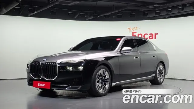 BMW 7-Series 2023 — photo 1