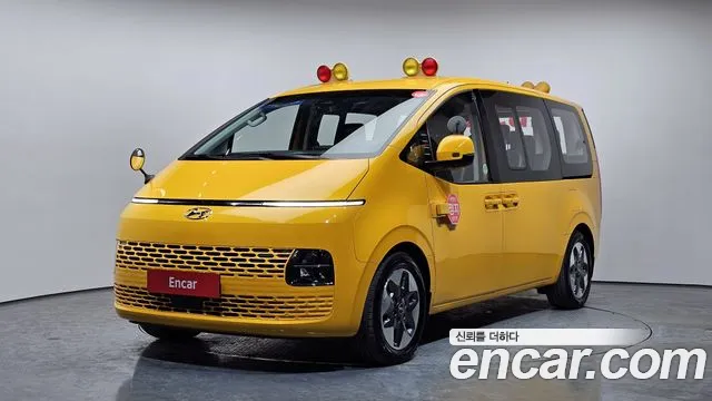 Hyundai Staria 2022 — photo 1