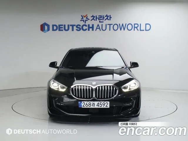 BMW 1-Series 2023 — photo 1