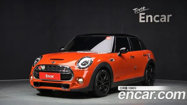 Mini Cooper 2019 — photo 1