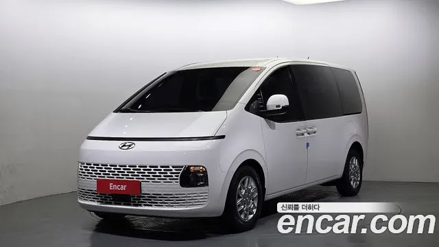 Hyundai Staria 2022 — photo 1