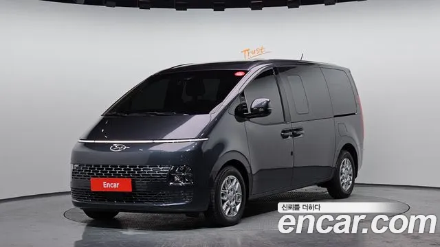 Hyundai Staria 2023 — photo 1