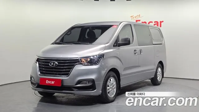 Hyundai Starex 2021 — photo 1