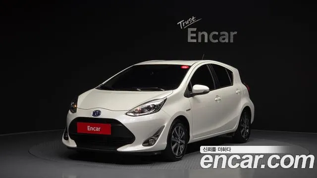 Toyota Prius 2019 — photo 1