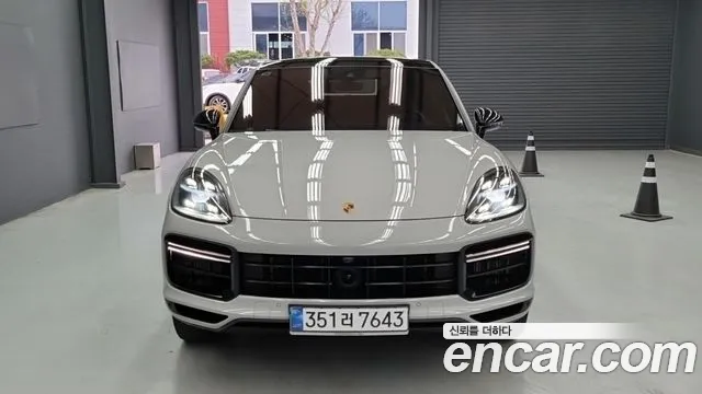 Porsche Cayenne 2023 — photo 1