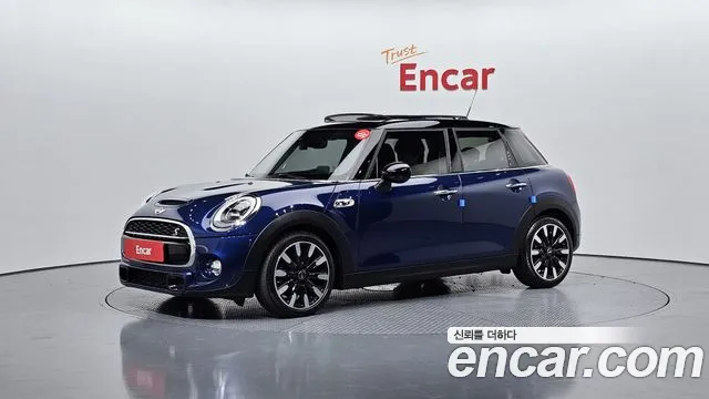 Mini Cooper 2018 — photo 1