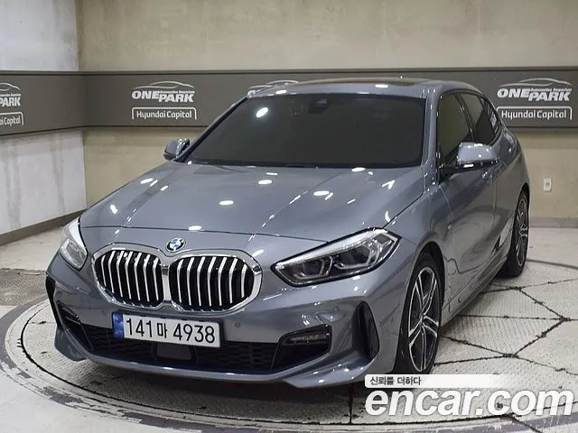 BMW 1-Series 2022 — photo 1
