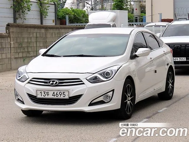 Hyundai i40 2012 — photo 1