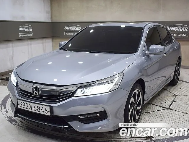 Honda Accord 2017 — photo 1