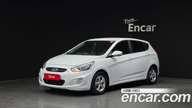 Hyundai Accent 2012 — photo 1