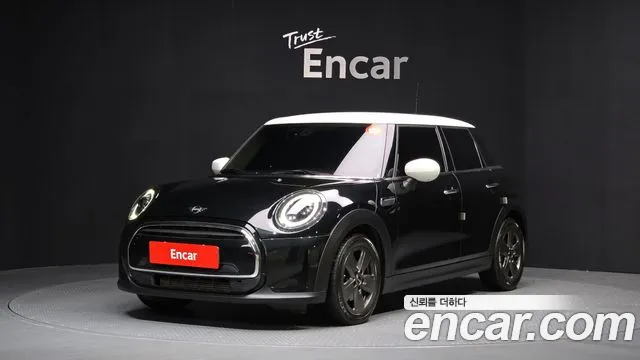 Mini Cooper 2023 — photo 1