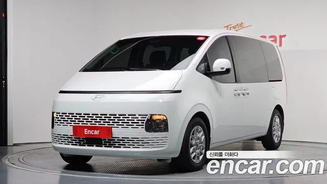 Hyundai Staria 2025 — photo 1