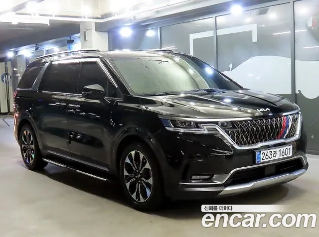 Kia Canival 2021 — photo 1