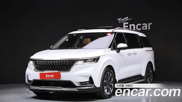 Kia Canival 2023 — photo 1
