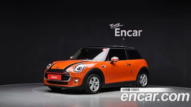 Mini Cooper 2019 — photo 1