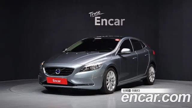 Volvo V40 2015 — photo 1
