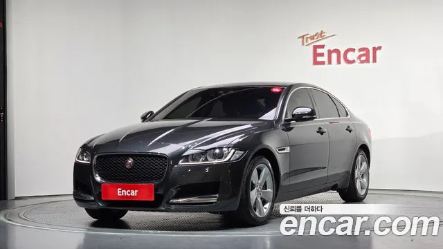 Jaguar XF 2018 — photo 1