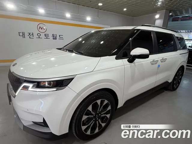 Kia Canival 2021 — photo 1