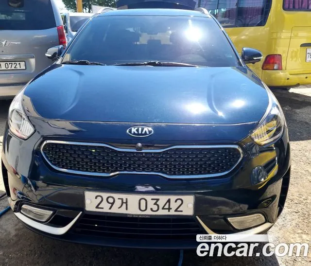 Kia Niro 2017 — photo 1