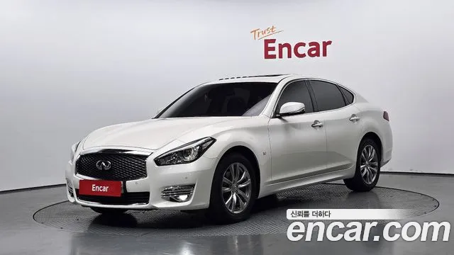 Infiniti Q70 2019 — photo 1