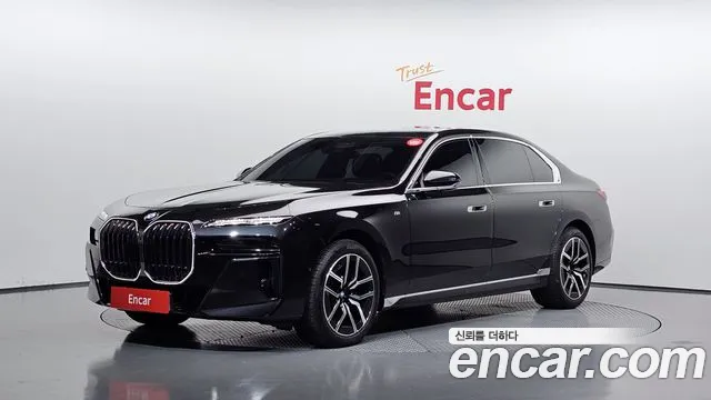 BMW 7-Series 2023 — photo 1