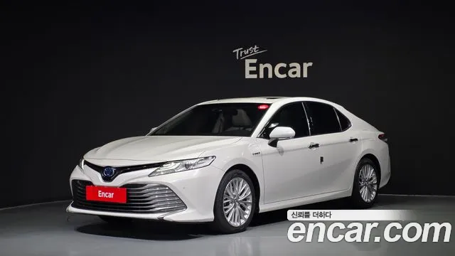 Toyota Camry 2019 — photo 1
