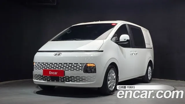 Hyundai Staria 2022 — photo 1