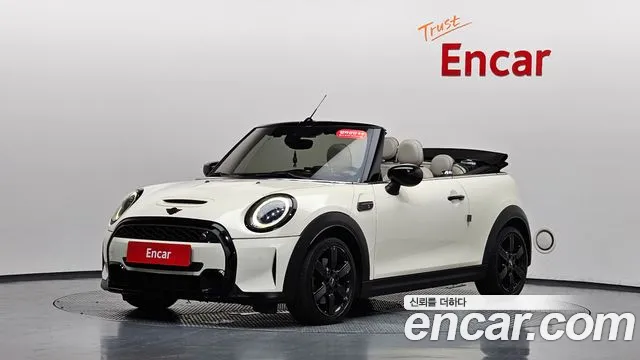 Mini Cooper Convertible 2023 — photo 1