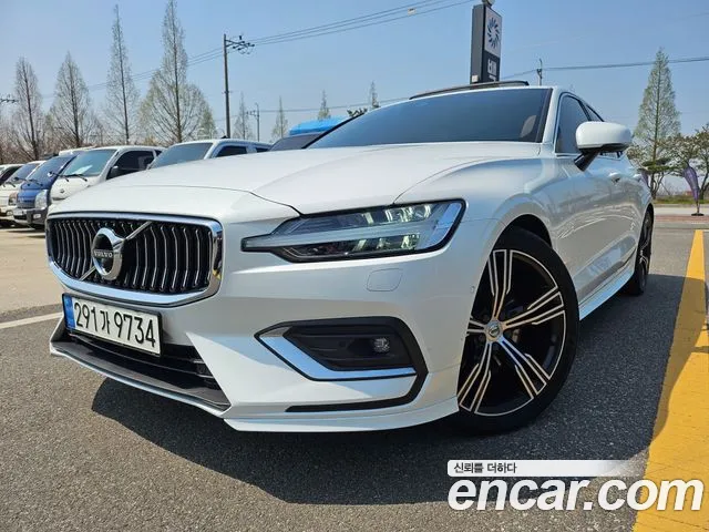 Volvo S60 2021 — photo 1