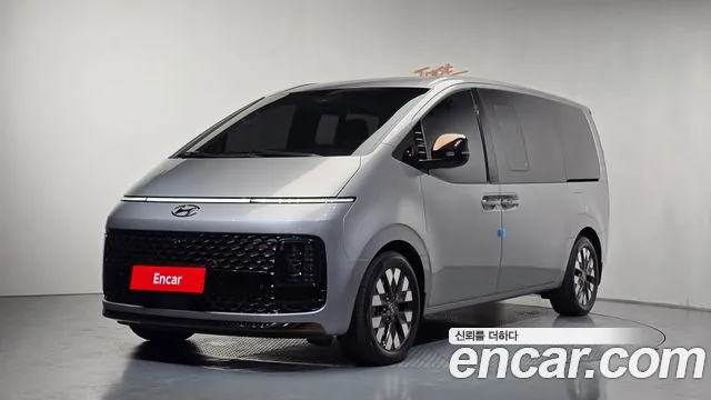 Hyundai Staria 2023 — photo 1